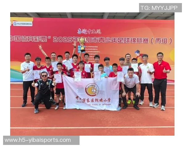 七人制足球比赛的魅力与战术解析探索团队协作与个人技术的完美结合 七人制足球比赛的魅力与战术解析探索团队协作与个人技术的完美结合